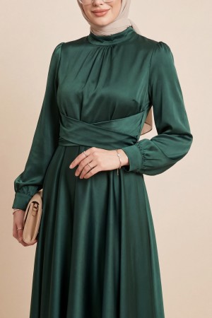 Beli Çapraz Bağlamalı Yuvarlak Yaka Saten Elbise -Zümrüt
