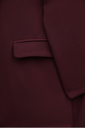 Crepe Suit with Double-Breasted Collar and Pocket Details -Maroon