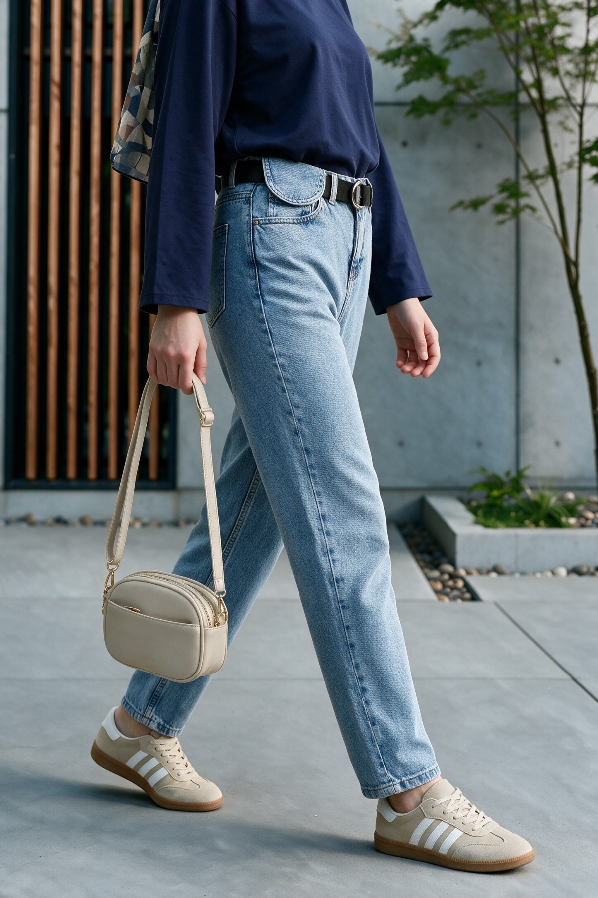 Metal Buckled Belt Snap Detailed Jeans -Light blue