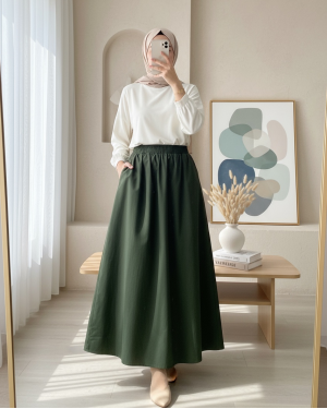 Elastic Waist Double Pocket Gabardine Skirt     -Khaki