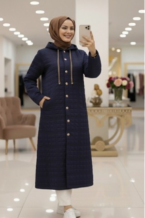 Kapşonlu Önü Düğmeli Zincir Detaylı Kapitone Kap -Laci