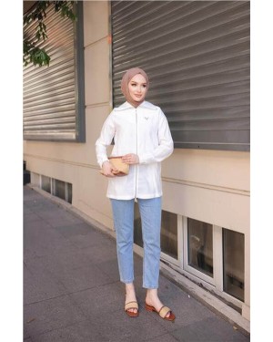 جاكيت أساسي بسيط بسحاب مزين بتفاصيل حجرية رائعة