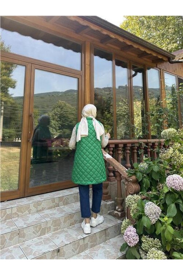 Despina Kapitone Fermuarlı Çıtçıtlı Kolsuz Yelek 