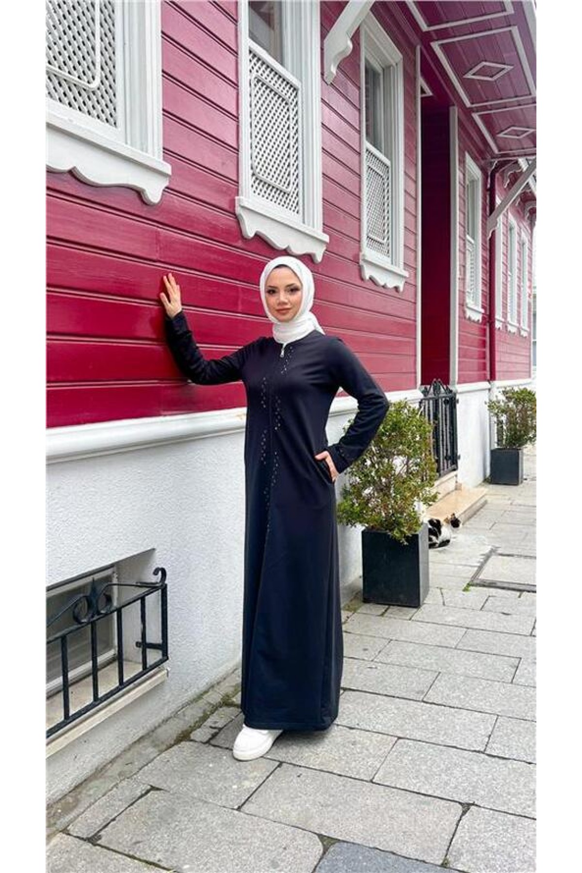 Crew Neck Long Cotton Abaya with Zipper and Side Pockets