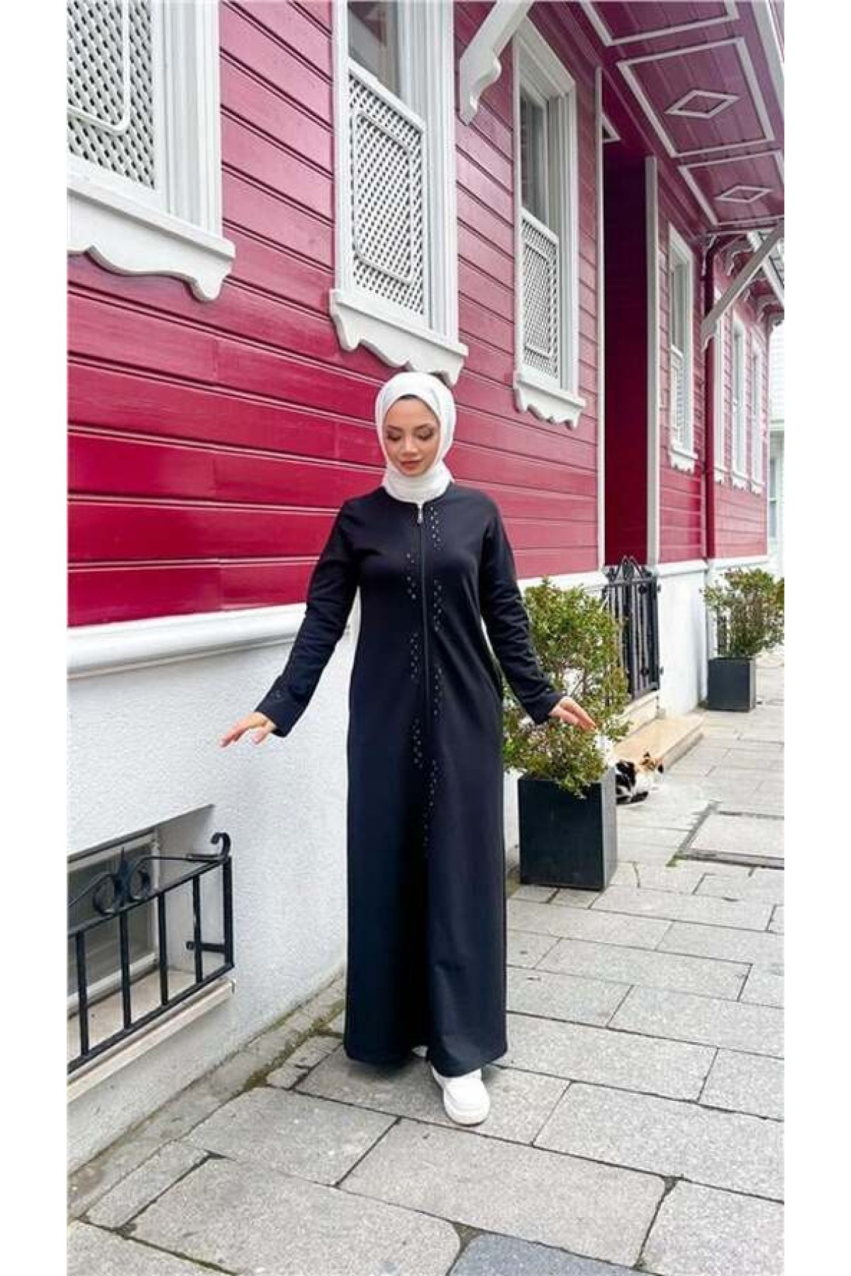 Crew Neck Long Cotton Abaya with Zipper and Side Pockets