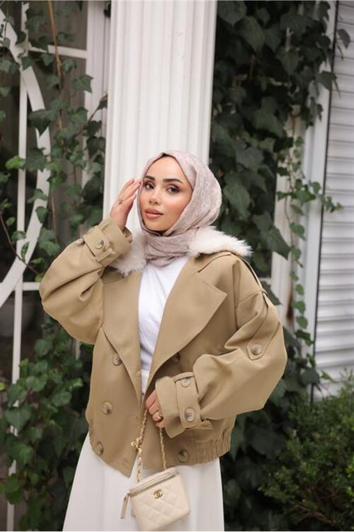 سترة مزدوجة الصدر بياقة مطاطية وتفاصيل مخططة، معطف قصير.