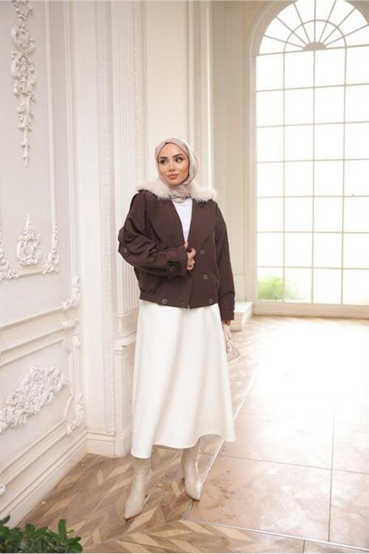 Double-breasted jacket with elasticated collar and stripe detail, short trench coat.
