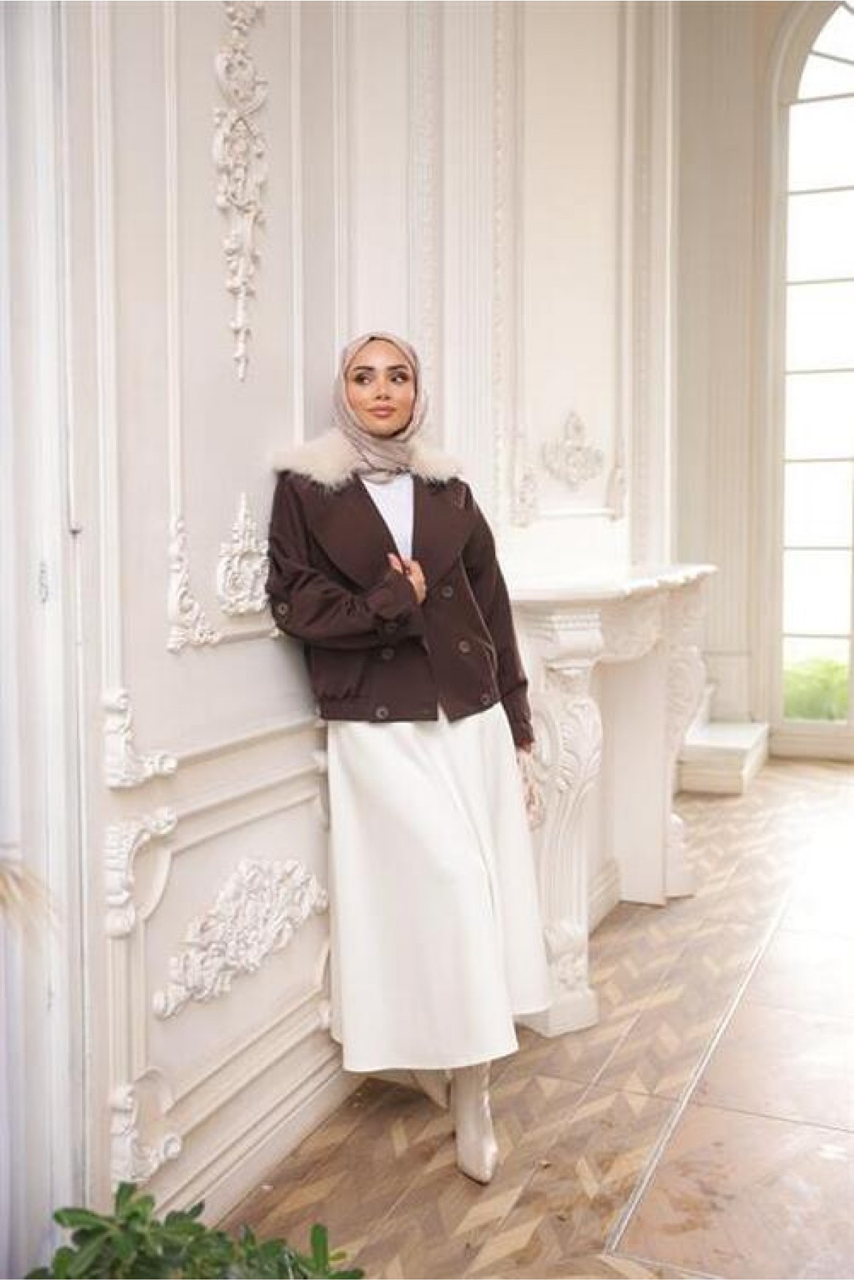 Double-breasted jacket with elasticated collar and stripe detail, short trench coat.