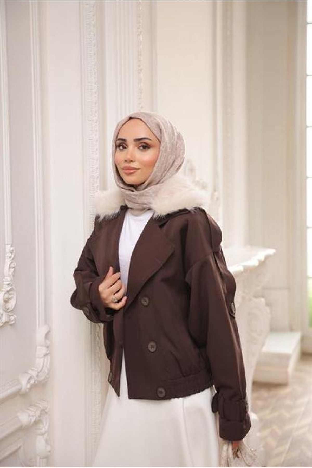 Double-breasted jacket with elasticated collar and stripe detail, short trench coat.