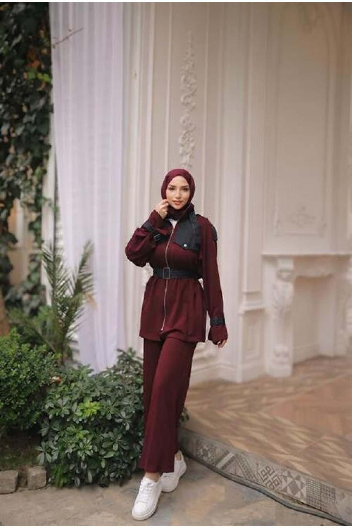 Two-Piece Hijab Tracksuit Set with Zipper and Buckle Detail at Waist