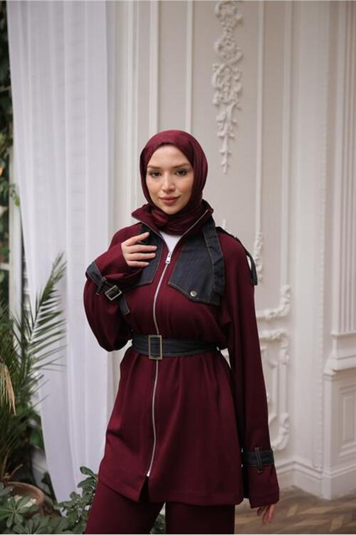 Two-Piece Hijab Tracksuit Set with Zipper and Buckle Detail at Waist