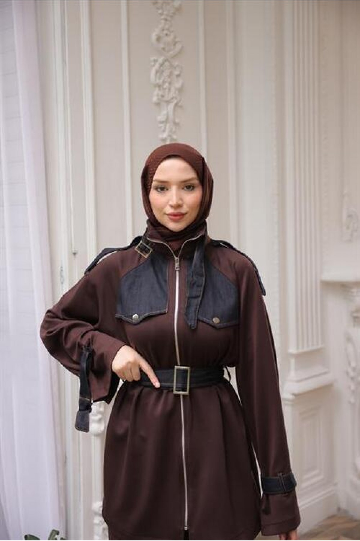 Two-Piece Hijab Tracksuit Set with Zipper and Buckle Detail at Waist