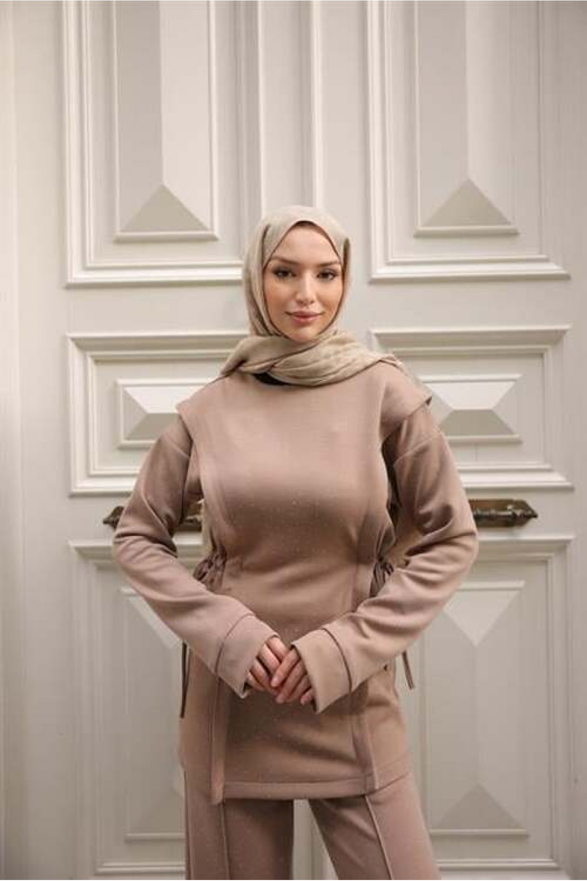 Lace-up Belt Detailed Two-Piece Hijab Tracksuit Set with Rhinestones