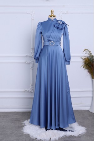 Broşlu Fiyonklu Taşlı Kemerli Saten Abiye -Mavi