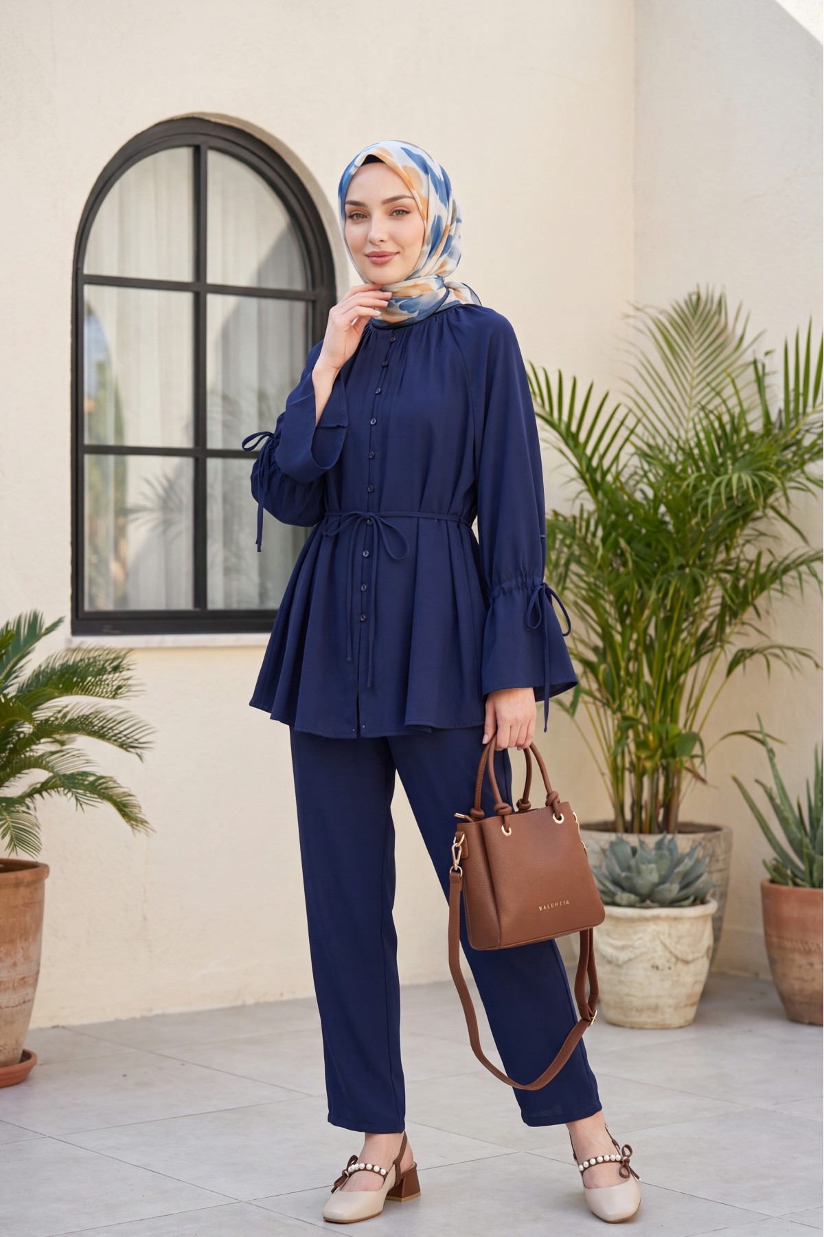 Two-piece set with gathered collar detail and drawstring waist and sleeves. -Navy blue