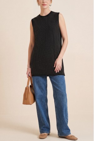 قميص داخلي بدون أكمام مزين بتفاصيل حجرية في الأمام -أسود