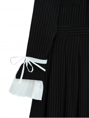 Omzu Vatkalı Kolu Bağcıklı Düğme Detaylı Cepli Pliseli Elbise -Siyah