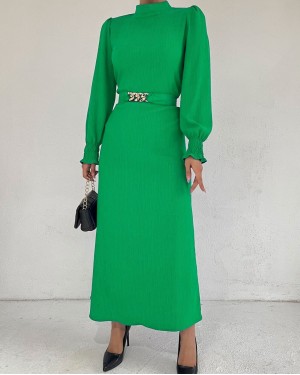 Kemeri Zincir Detaylı Krinkıl Tesettür Elbise -Yeşil
