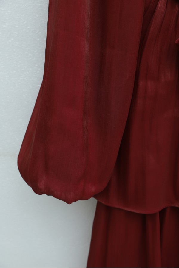 Shimmering Chiffon Dress with Elasticated Sleeves, Drawstring Waist, and Layered Skirt -Maroon