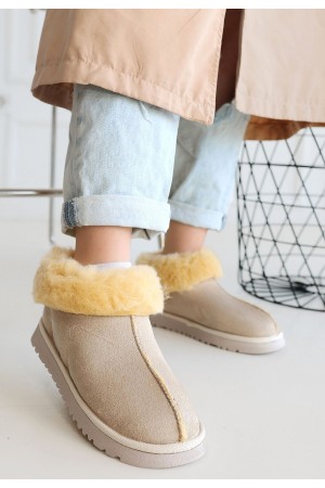 أحذية آبي من جلد الغزال البيج