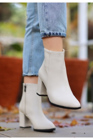 حذاء بكعب من الجلد البيج من ماركة بيا