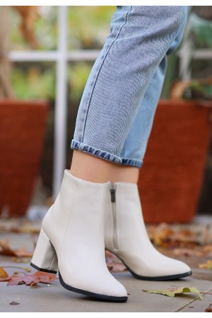 حذاء بكعب من الجلد البيج من ماركة بيا