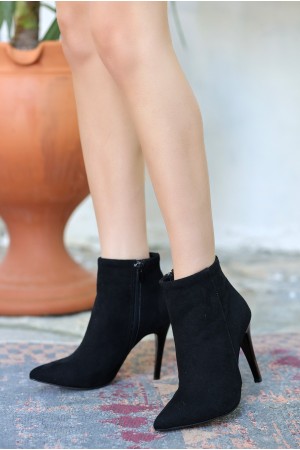 بوت أسود بكعب من جلد الغزال