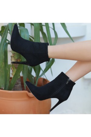 بوت أسود بكعب من جلد الغزال