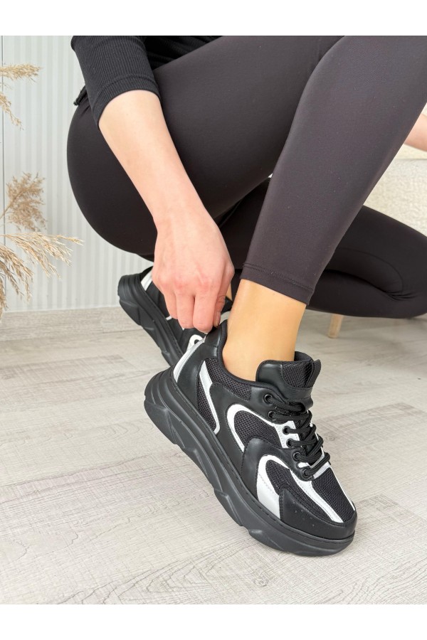 Cata Black Leather Sneakers with White Details