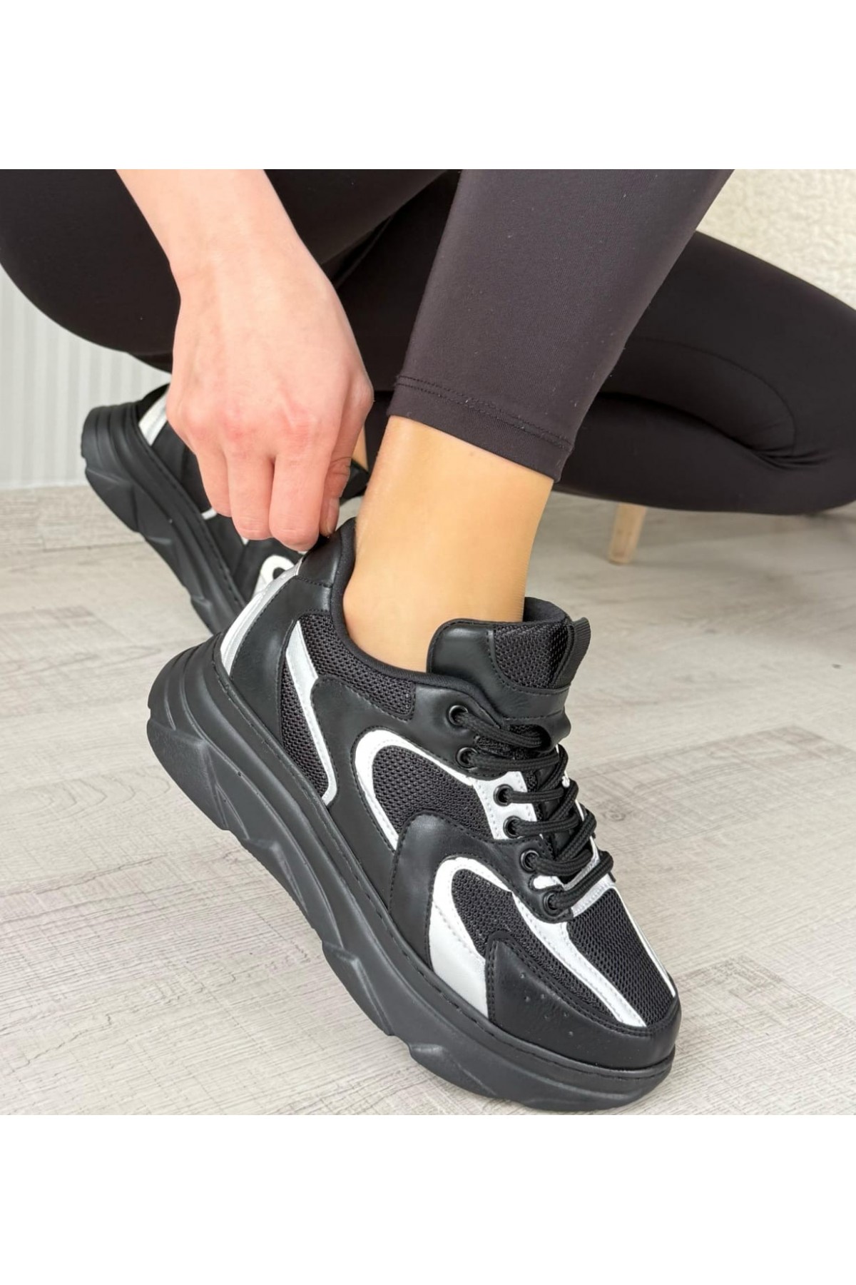 Cata Black Leather Sneakers with White Details detay görseli