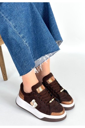 حذاء رياضي برباط من جلد الغزال البني من سينز