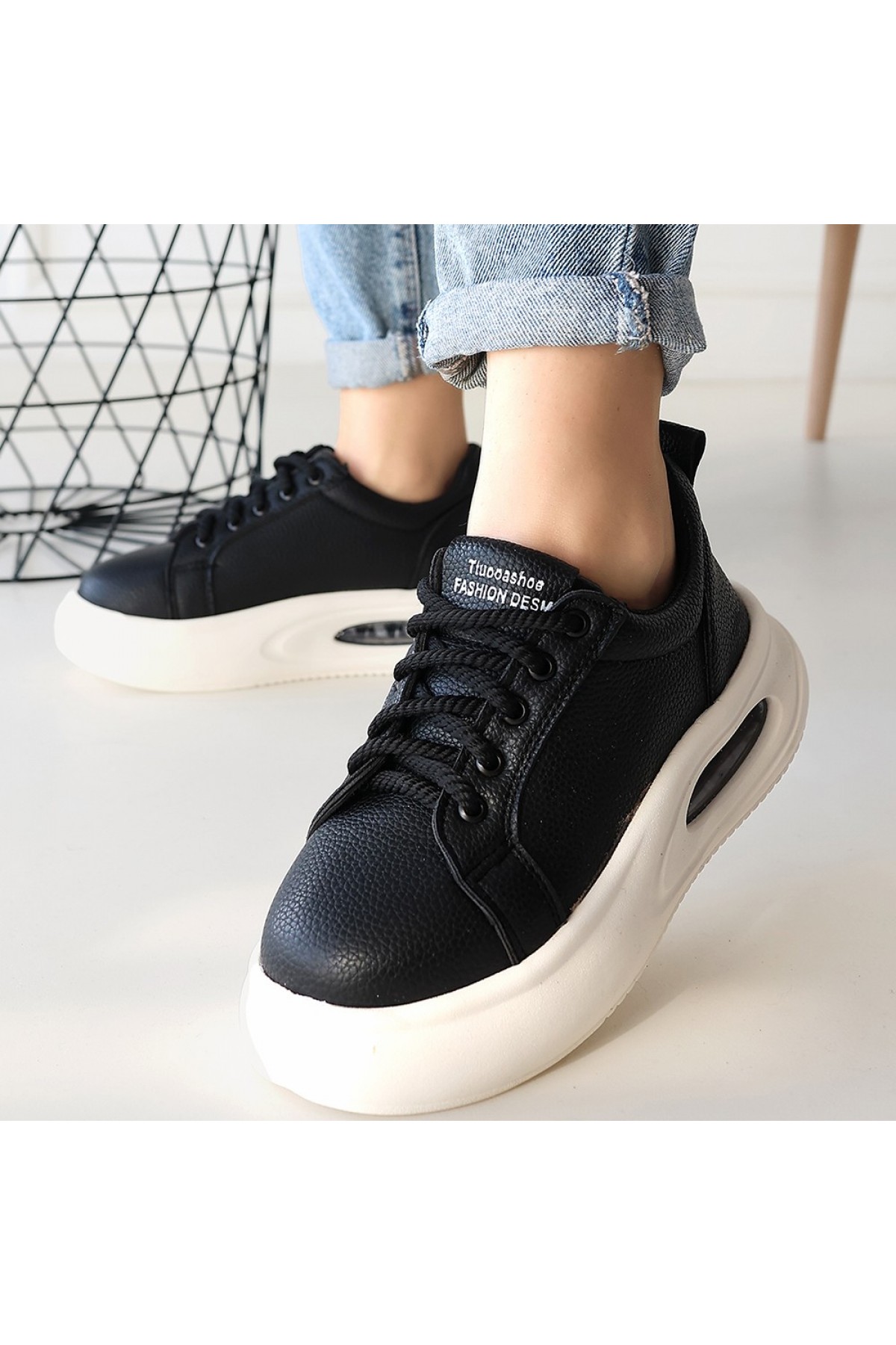 Chris Black Leather Lace-up Sneakers detay görseli
