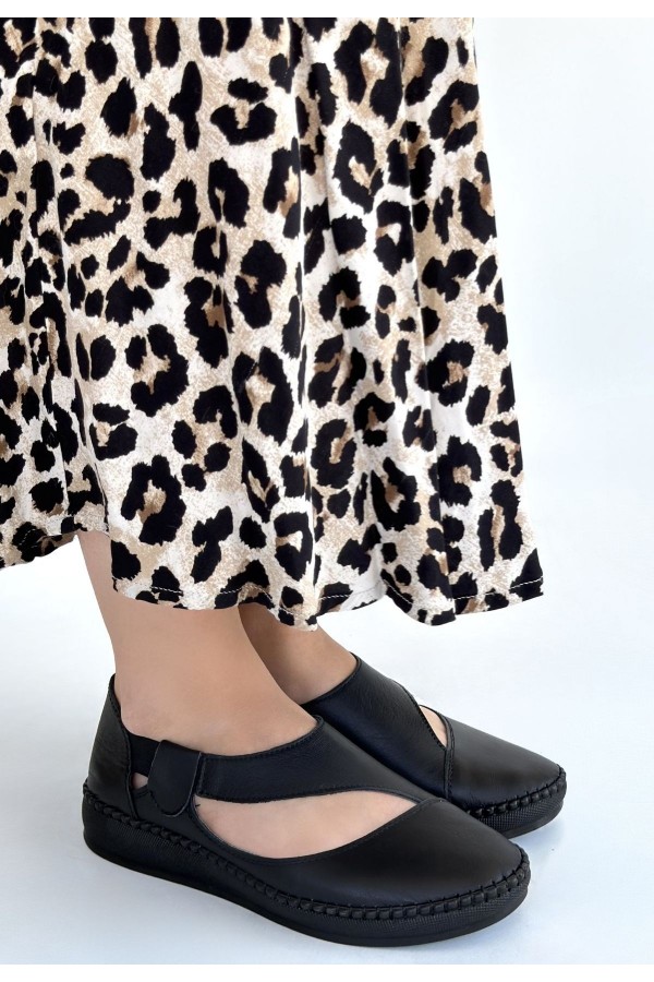 Cower Black Leather Ballet Flats