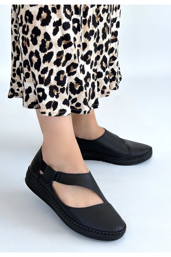 Cower Black Leather Ballet Flats