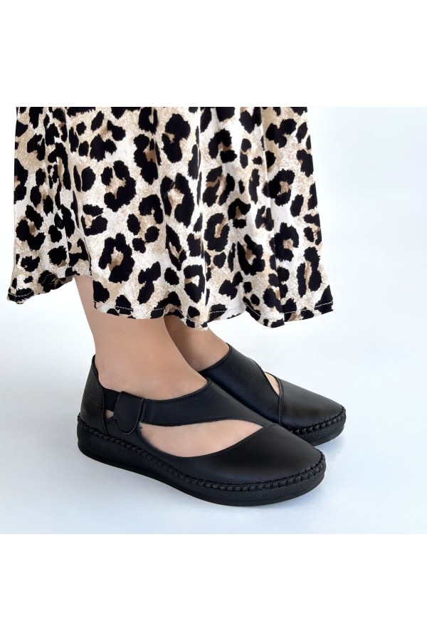 Cower Black Leather Ballet Flats
