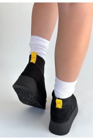 أحذية كوين السوداء من جلد الغزال