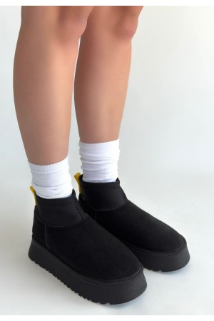 أحذية كوين السوداء من جلد الغزال