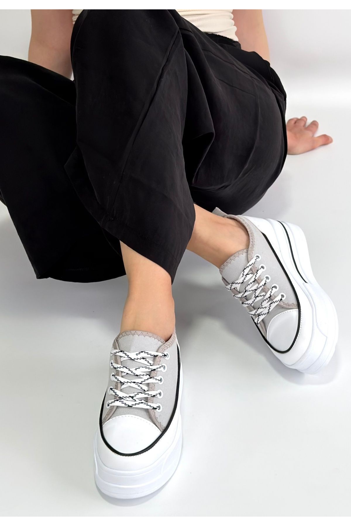 Dalen Grey Linen Lace-up Sneakers
