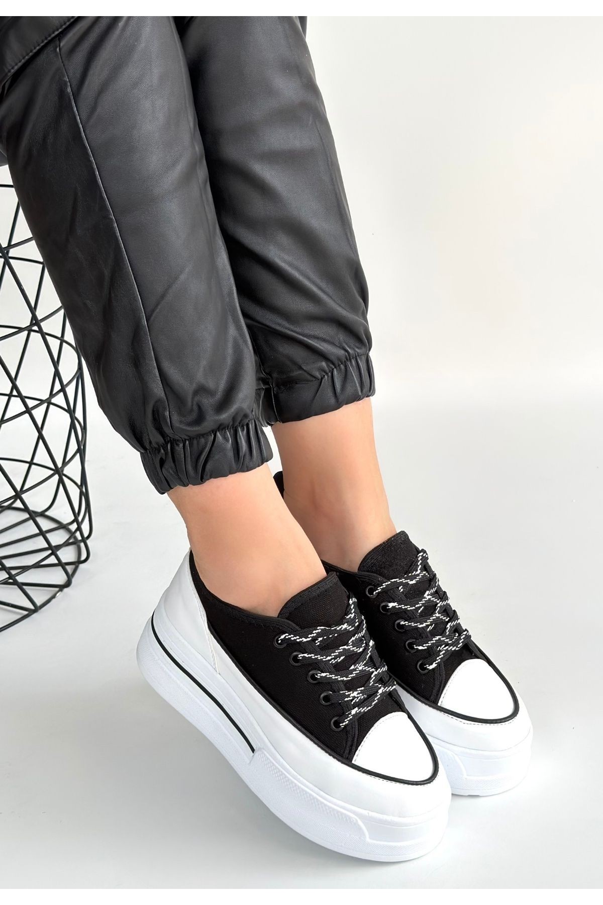 Dalen Black Linen Lace-up Sneakers