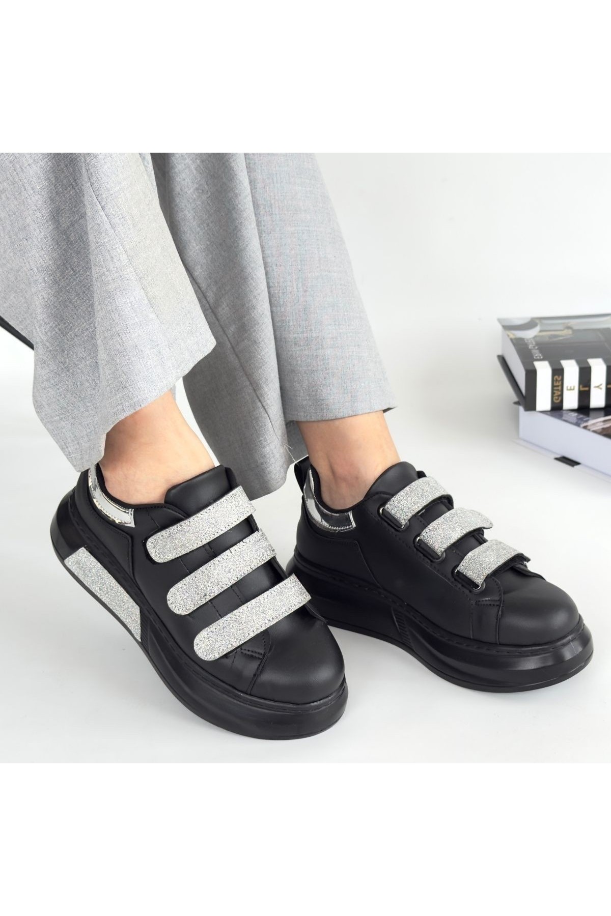 Elika Black Leather Glitter Velcro Sneakers detay görseli