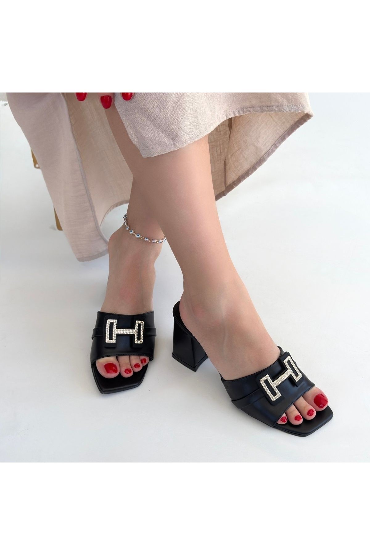 Erew Black Leather Heeled Slippers detay görseli