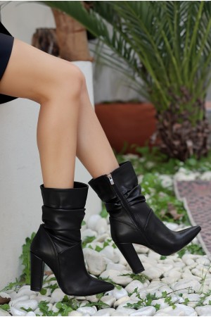 حذاء إيريتا ذو الكعب العالي من الجلد الأسود