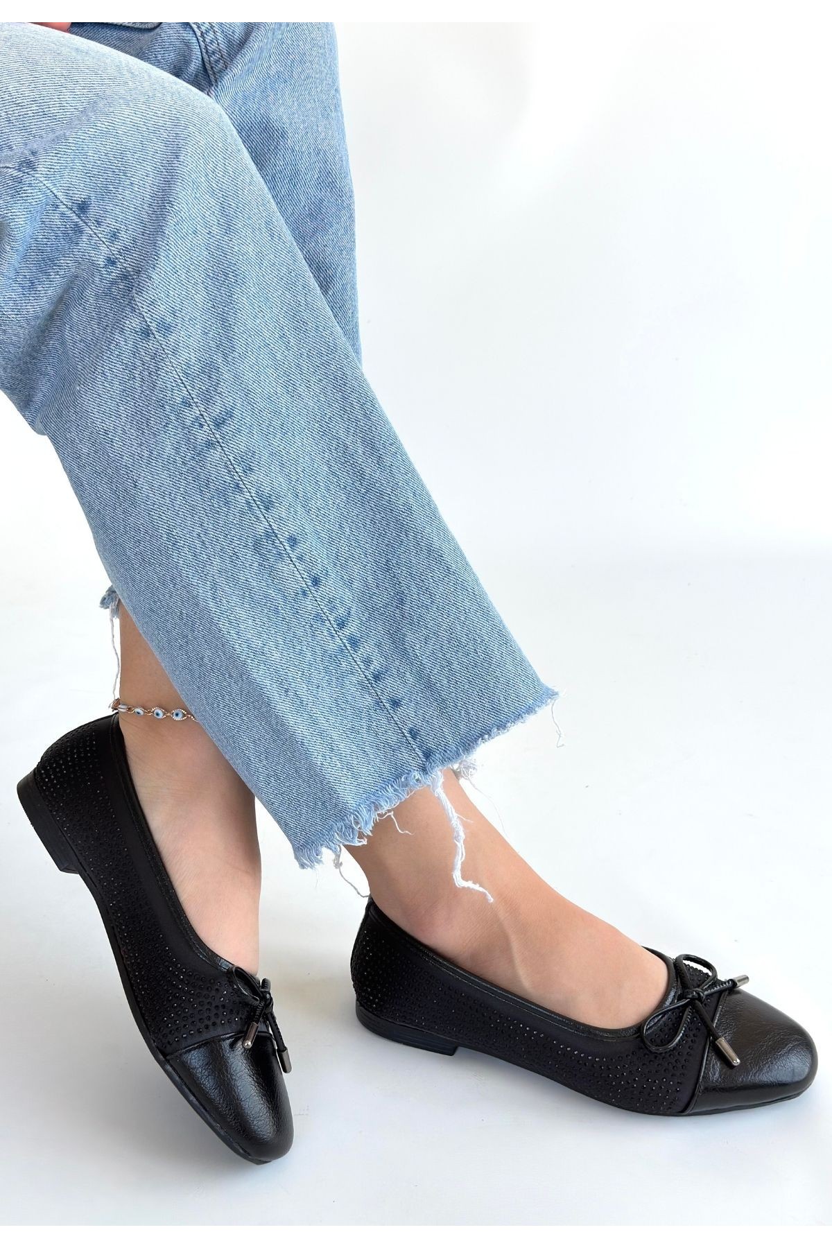 حذاء باليه مسطح من الجلد الأسود من إيتيا