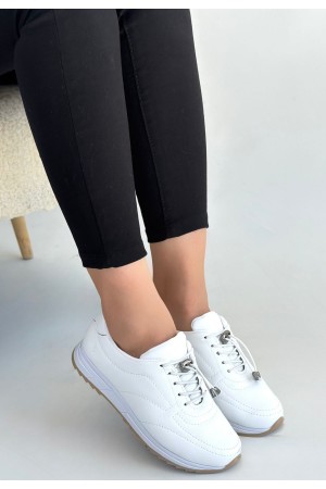 حذاء رياضي أبيض من الجلد برباط من فينا