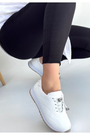 حذاء رياضي أبيض من الجلد برباط من فينا