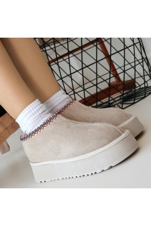 أحذية فويك من جلد الغزال البيج