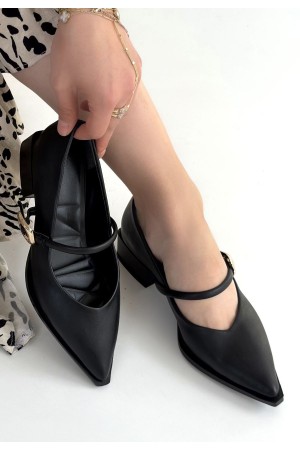 حذاء غالي ذو الكعب العالي من الجلد الأسود