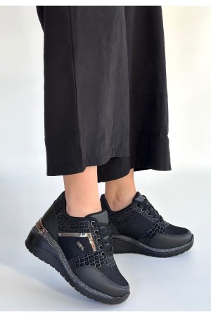 حذاء رياضي من الجلد الأسود برباط من جيجا