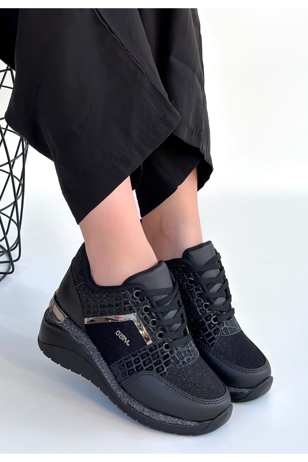Geja Black Leather Lace-up Sneakers