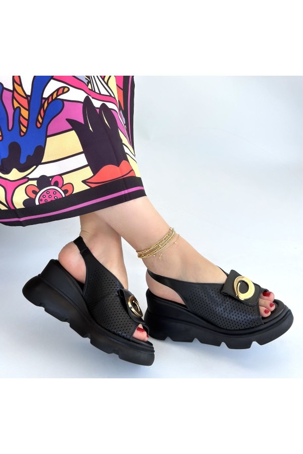 Gwon Black Leather Platform Heel Sandals